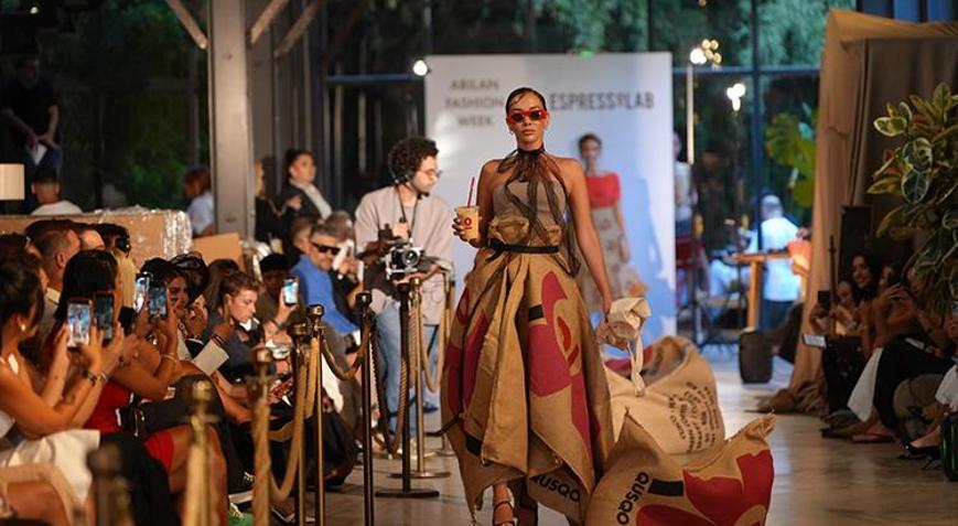 Dört farklı markadan moda gösterisi