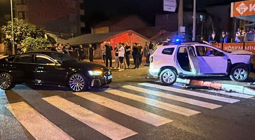 Bartında otomobil polis aracıyla çarpıştı: 2 polis yaralı