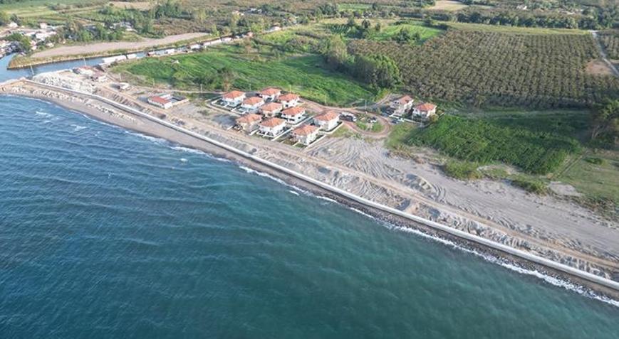 Dalgalar villaların kapısına dayanmıştı Karasu’da 840 metrelik önlem