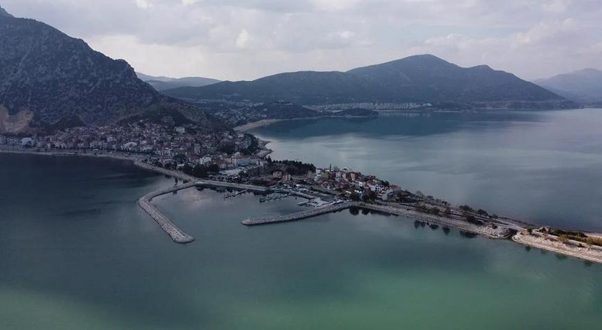 Eğirdir Gölünün kerevitleri ihracatla ekonomiye katkı sağlıyor