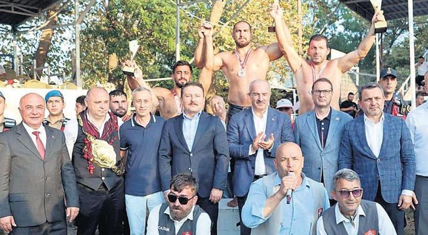 Tarihi Çardak Güreşlerine yoğun ilgi
