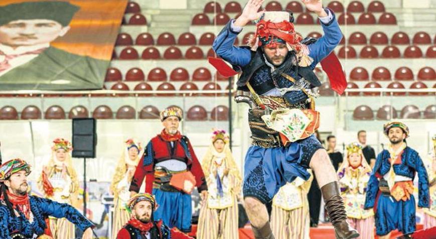 Balkan dansları kursunda görkemli final