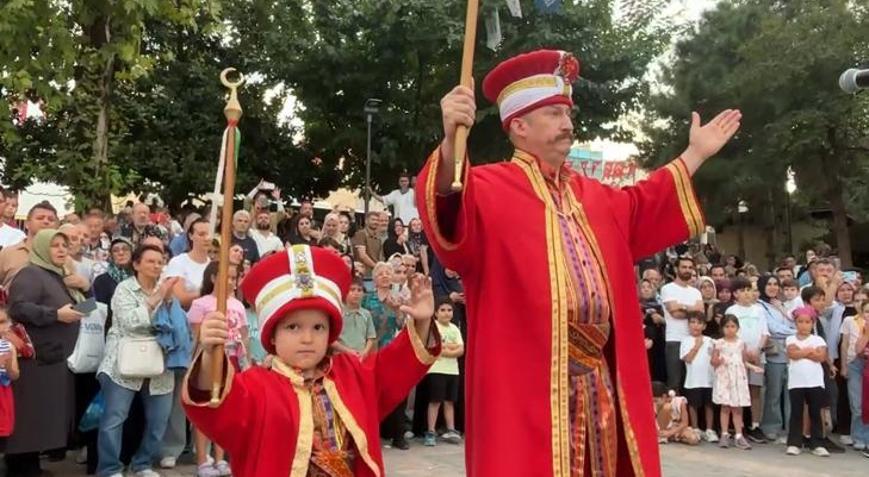 Bursada fetih ve 30 Ağustos Zafer Bayramı coşkusu Gözler minik mehterbaşındaydı: Henüz 5 yaşında