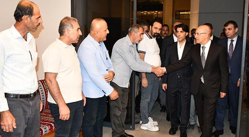 Bakan Şimşek, yangında hayatını kaybeden yeğeninin taziyesine katıldı