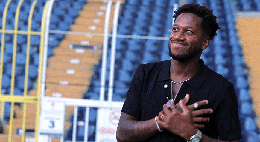 Fenerbahçeden ayrılan Fred, Brezilyayı salladı Süper kahraman pelerinini giydi