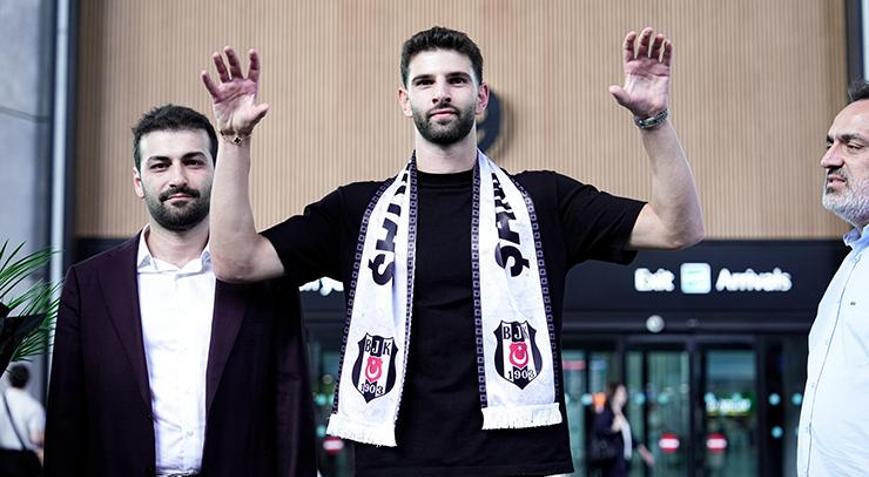 Beşiktaşın yeni transferi Ümit Akdağ İstanbulda