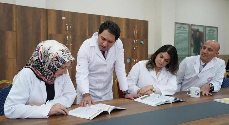 Öğretmen önlüklerinde MEB standartları belirledi