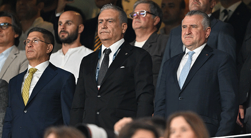 Gençlik ve Spor Bakanı Osman Aşkın Bak, Fenerbahçe - Beşiktaş derbisini takip etti