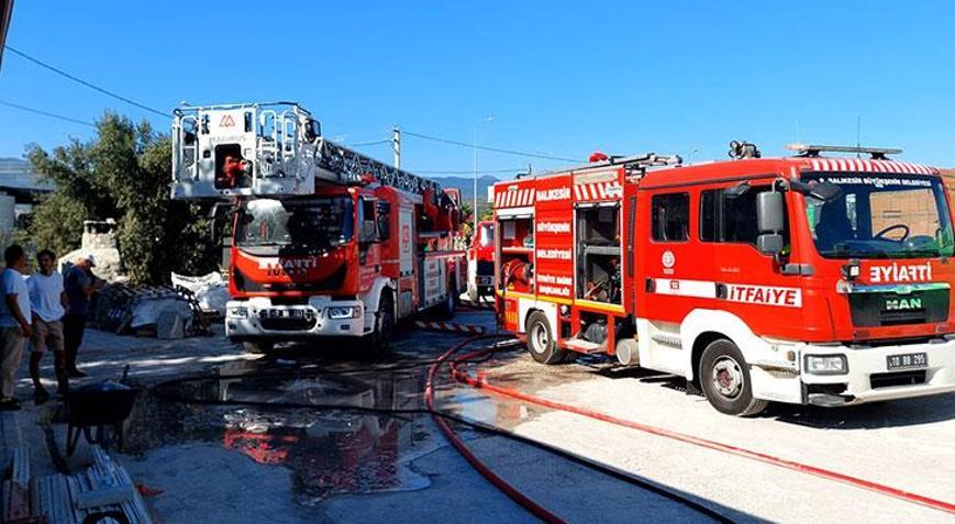 Balıkesirde çıkan yangında 5 iş yeri zarar gördü