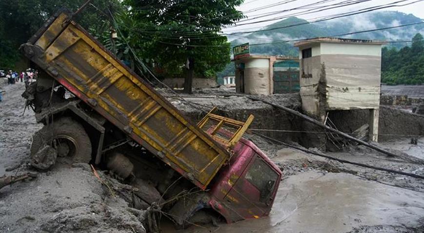 Nepaldeki sel felaketinde hayatını kaybedenlerin sayısı 1355e çıktı