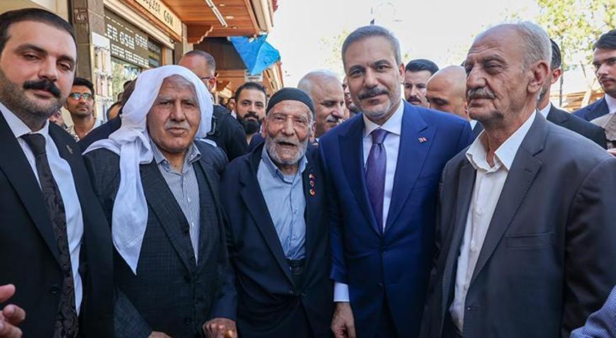 Dışişleri Bakanı Hakan Fidana Diyarbakırda yoğun ilgi