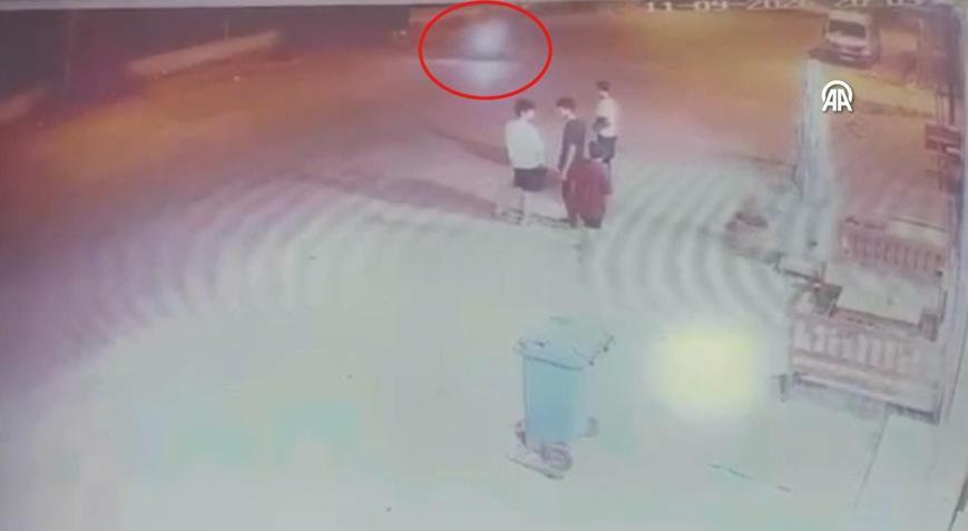 İki motosiklet kafa kafaya çarpıştı Kaza anı kamerada