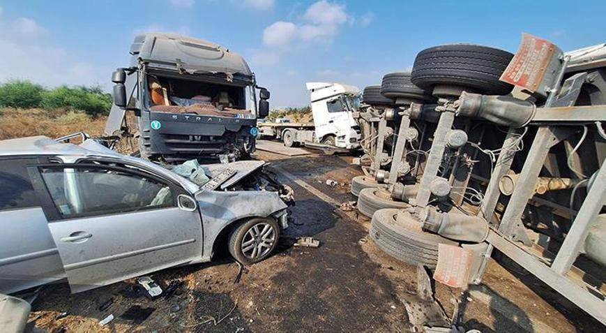 Karşı şeride geçen TIR dehşet saçtı 1 kişi öldü, 2 kişi yaralandı