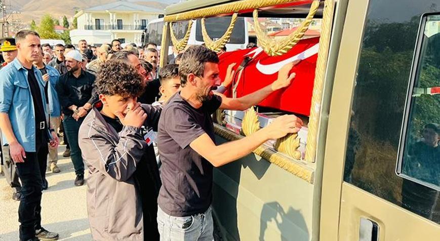 Şehit Ziyar Koparan dualar ve gözyaşlarıyla toprağa verildi