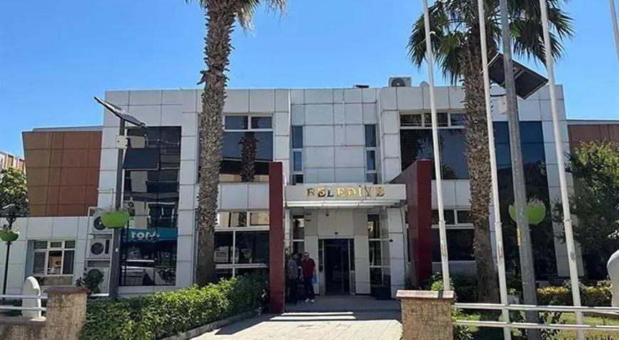 İzmirde Seferihisar Belediyesine rüşvet operasyonu: 47 şüpheli adliyede
