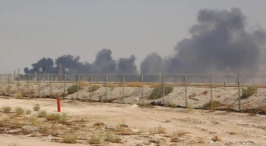 Husiler duyurdu Suudi Arabistandaki Aramco tesisine balistik füzelerle saldırı