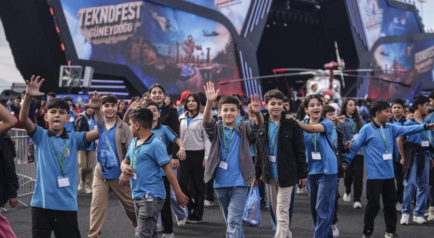 TSE, TEKNOFEST Güneydoğuda deneylerle standartların önemini anlatıyor TSE, TEKNOFEST Güneydoğuda deneylerle standartların önemini anlatıyor