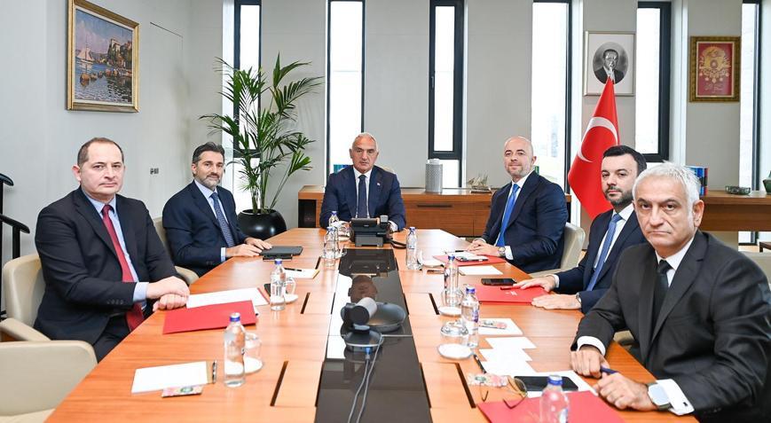 Bakan Ersoy ve THY yönetiminden turizm zirvesi