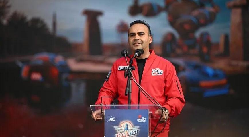 Bakan Kacır, TEKNOFEST Güneydoğuda stant ziyaretlerine devam etti