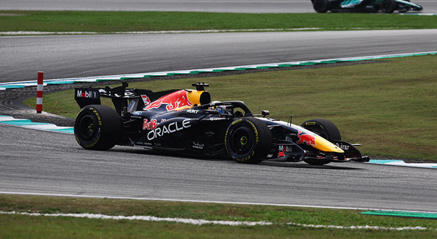 Malezyada düzenlenen Formula 1 Bahreyn Grand Prixsinde pole pozisyonu Max Verstappenin