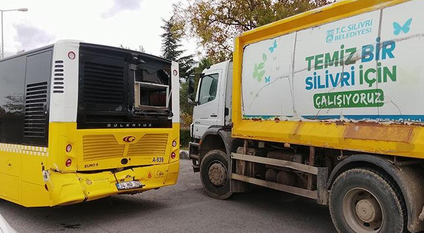 Silivride çöp kamyonu ile İETT otobüsü çarpıştı