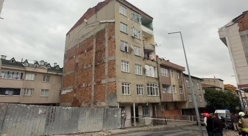 Küçükçekmecede korku dolu anlar: Çatlaklar oluşan ve sesler gelen 7 katlı bina tahliye edildi