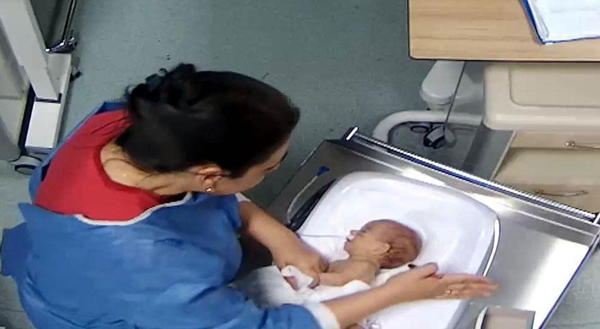 Bebeğe kuvözde şiddet davasında kritik rapor Aile isyan etti: Bizimle dalga geçer gibi