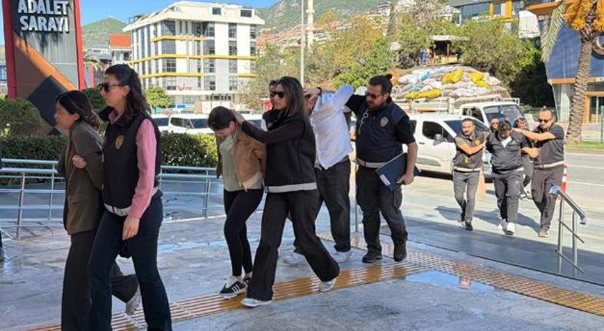 Alanya’da dağlık alana kaçırıp 15 milyon avroluk senet imzalattılar 7 şüpheli adliyede