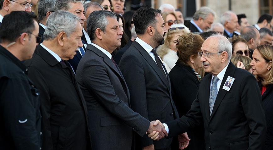 Cenaze töreninde buz gibi selamlaşma Özel, Kılıçdaroğlunun yüzüne bakmadı