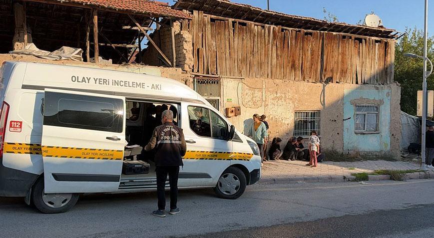 Korkunç olay Eve gizlice girdi, kendisini terk eden kadın ile annesini bıçakladı