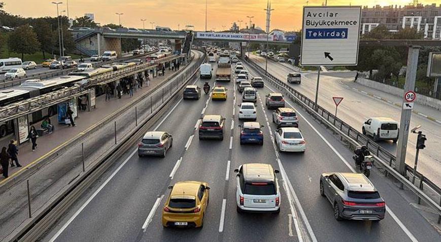 İstanbulda akşam saatlerinde trafik kilit Yoğunluk yüzde 83e çıktı
