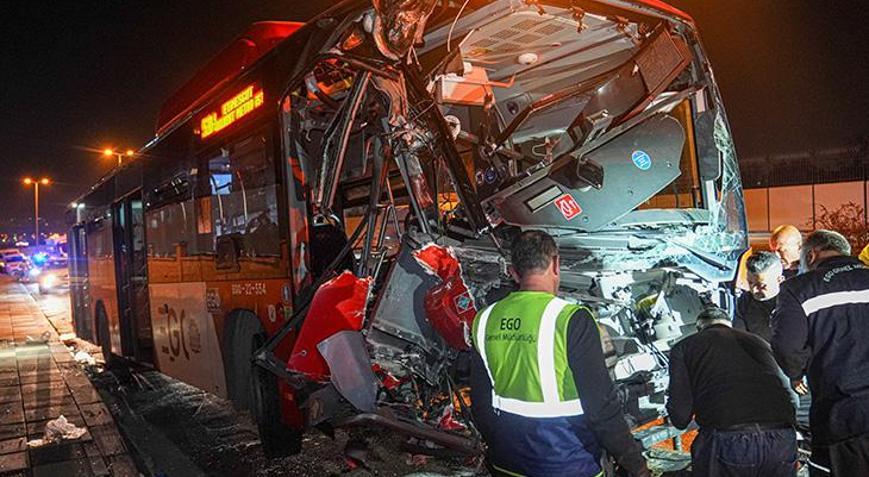 Ankarada belediye otobüsü kaza yaptı EGO otobüsü üst geçidin ayağına çarptı: Çok sayıda yaralı var
