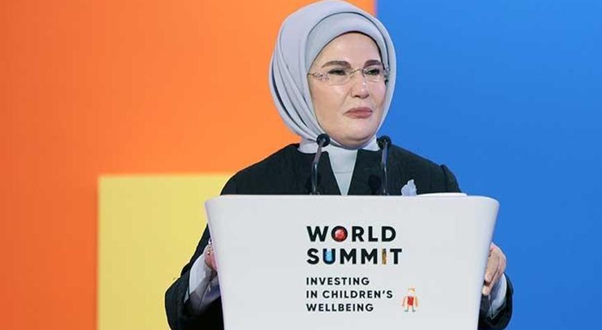 Emine Erdoğan: Çocuklarımızı dijital risklere karşı korumak üzere harekete geçen ilk ülkelerden biriyiz