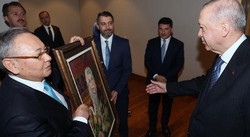 Kurultay Fenomeni kitabı, Cumhurbaşkanı Erdoğana takdim edildi