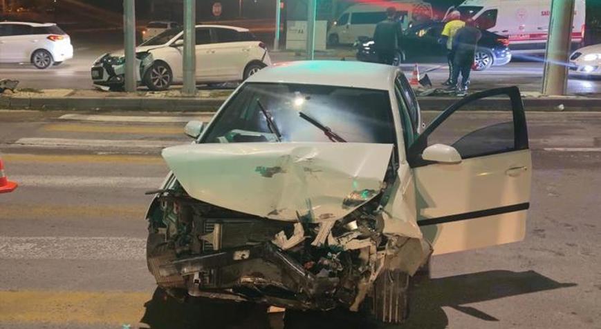 Aksaray’da feci kaza 4 araç birbirine girdi: 3 yaralı