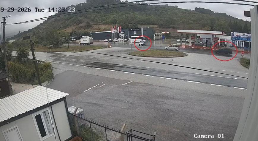 Yalova-Bursa yolunda feci kaza kamerada Otomobil ikiye bölündü, sürücü öldü