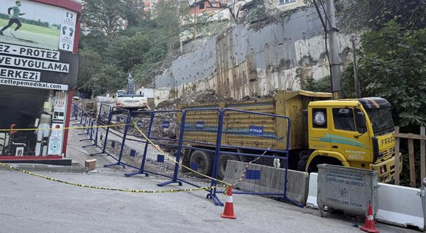 Zonguldakta çöken binanın çevresindeki bir bina daha boşaltılıyor