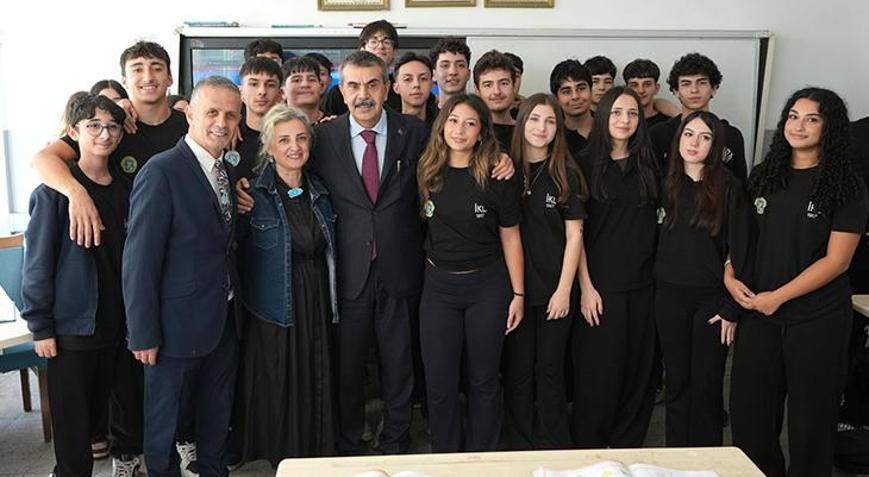Milli Eğitim Bakanı Yusuf Tekin Kadıköy ve Beşiktaşta öğrencilerle buluştu