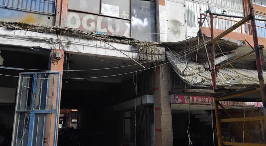 Ümraniyede balkon çöktü, 3 işçi yaralandı