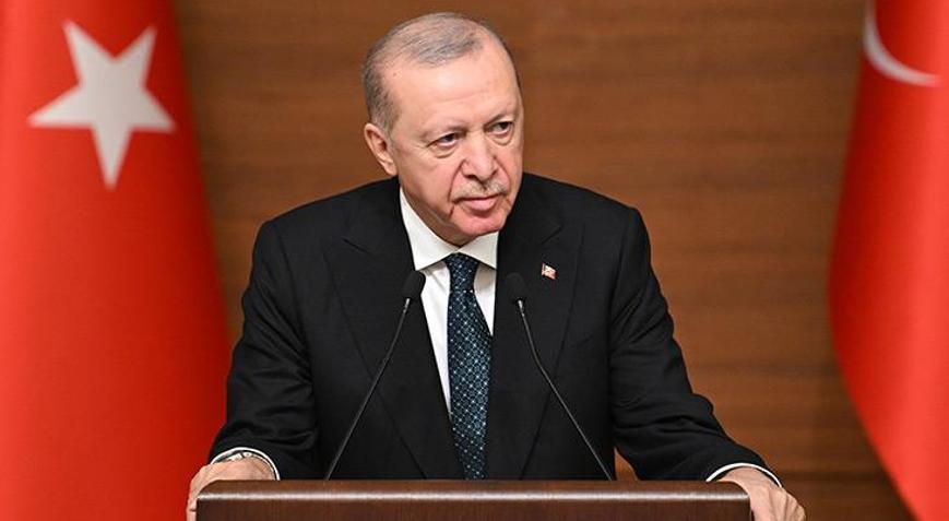 Cumhurbaşkanı Erdoğan, anne ve babasının kabirlerini ziyaret etti