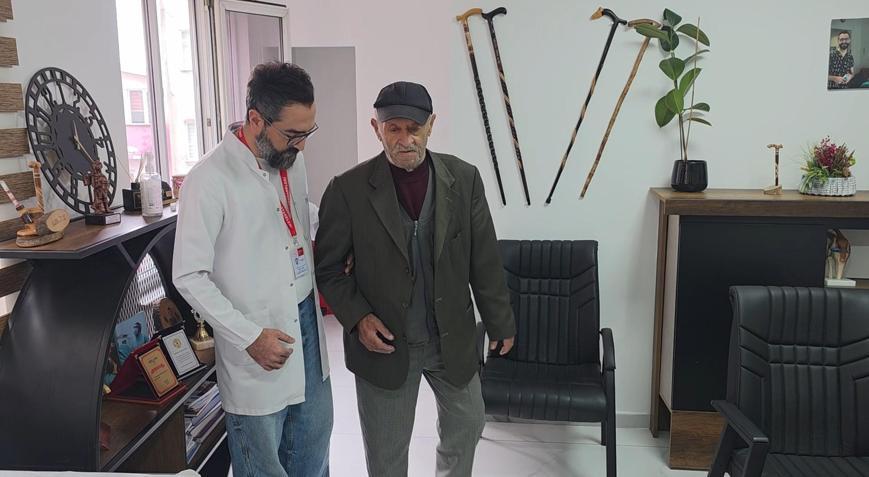 Doktorlar bacağının kesilmesini önermişti 72 yaşındaki Ahmet Üstünkul yeniden ayağa kalktı