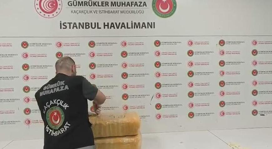 İstanbul Havalimanında dev uyuşturucu operasyonu Havalimanında yakalandı, alıcıya Bayrampaşada suçüstü yapıldı
