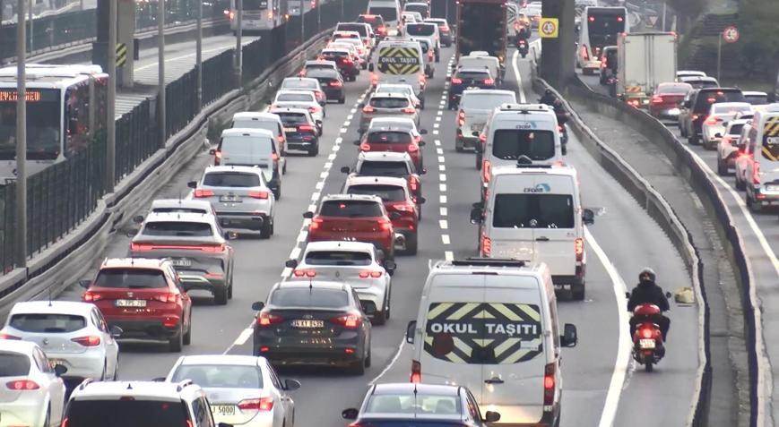 İstanbulda haftanın ilk iş günü trafik yoğunluğu Sabah saatlerinde yüzde 78e çıktı
