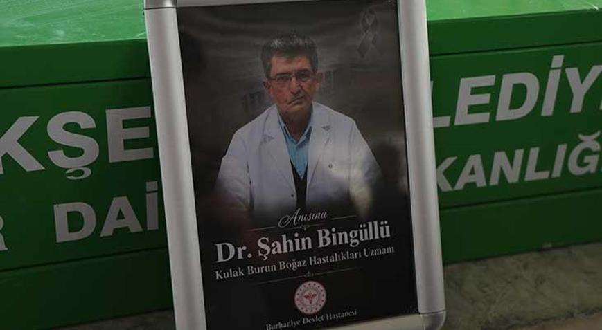Önce çocuklara can yeleği giydirdi Tekne faciasında can veren doktor toprağa verildi