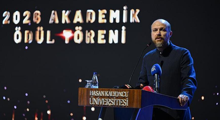 İlim Yayma Vakfı Mütevelli Heyeti Başkanı Bilal Erdoğan, HKÜde Akademik Ödül Törenine katıldı