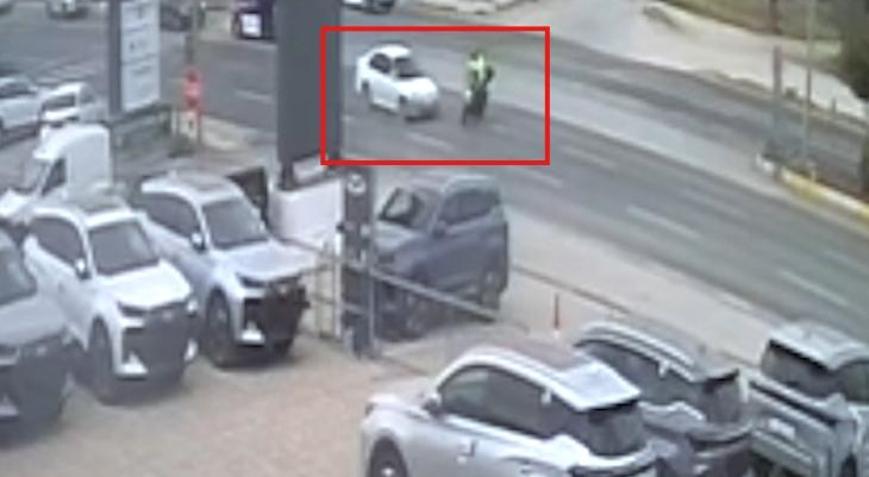 Edremitte feci kaza kamerada Otomobilin çarptığı motosikletin sürücüsü Mustafa Özcan hayatını kaybetti