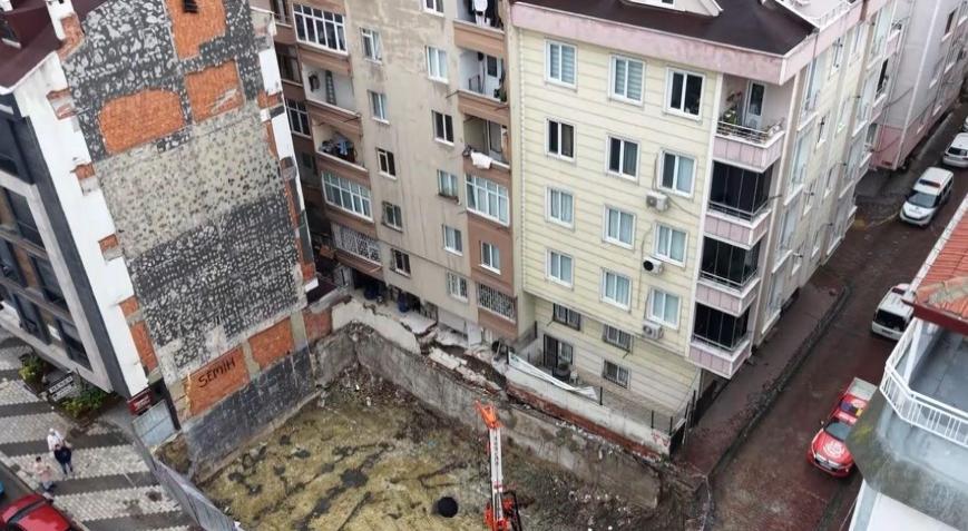 Bahçelievlerde iki binada zemin çökmesi dronla görüntülendi 20 daire boşaltıldı