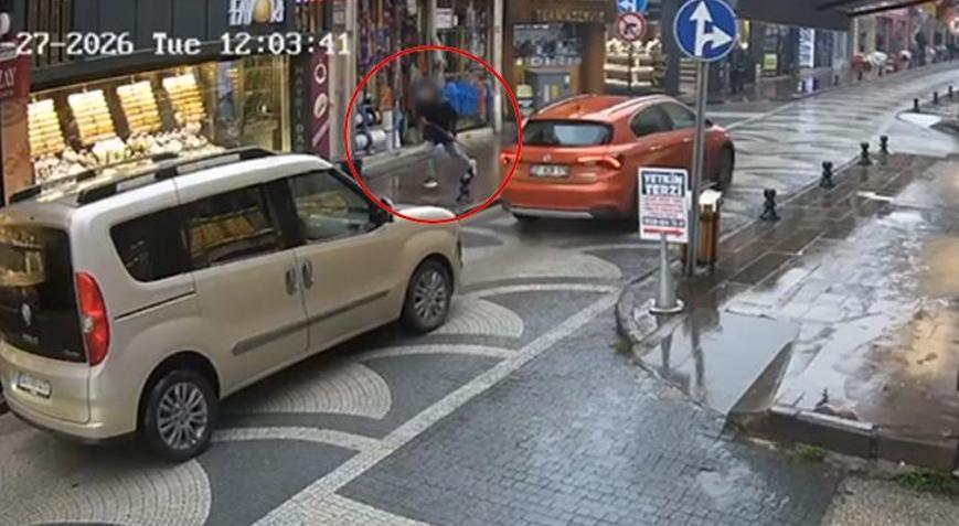 Kastamonuda sokakta tüfekle dehşet anı kamerada 4 kişi yaralandı