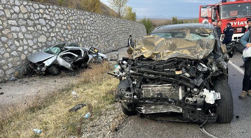 Çorum’da can pazarı Cip ile otomobil çarpıştı: 4 ölü, 2 yaralı