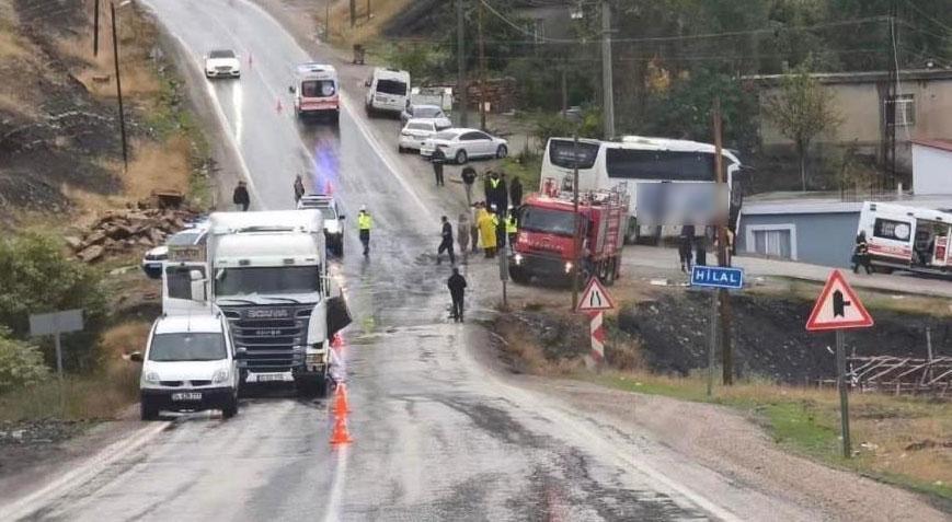 Şırnakta feci kaza Otobüs ile TIR çarpıştı, çok sayıda yaralı var